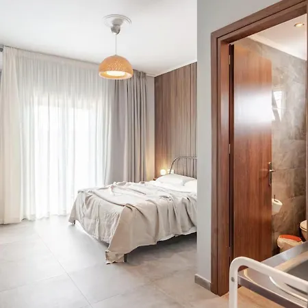 Guest house Theros Lux Apts.