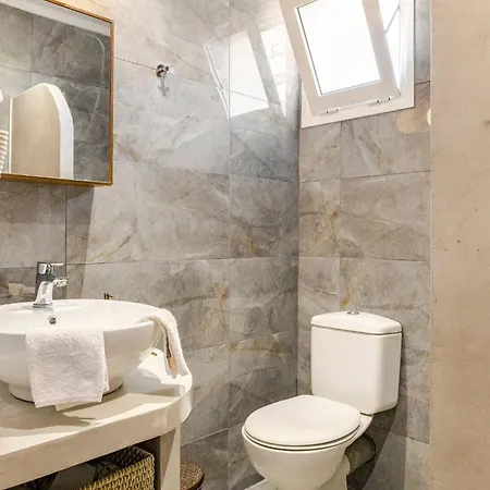 Theros Lux Apts. Guest house