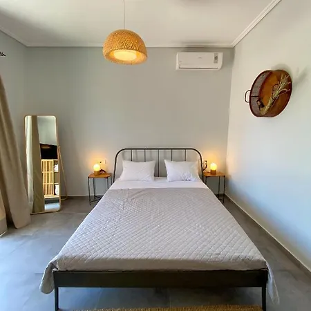 Theros Lux Apts. Guest house