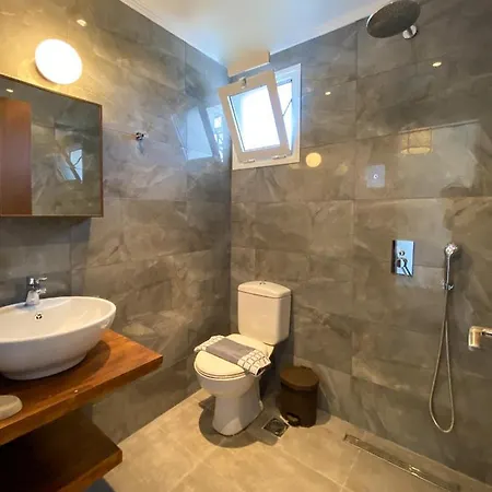 Theros Lux Apts. Guest house