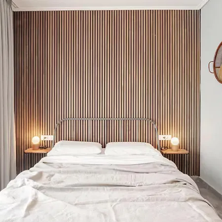 בית הארחה Theros Lux Apts. Plános