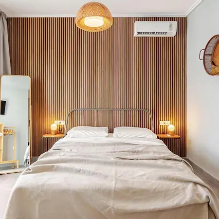 Theros Lux Apts. בית הארחה Plános