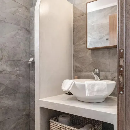 בית הארחה Theros Lux Apts. Plános